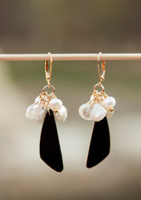 Load image into Gallery viewer, Onyx cluster earrings