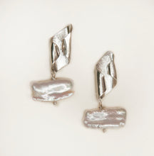 Load image into Gallery viewer, Bark silver earrings