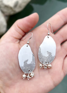Irregular oval dangle earrings