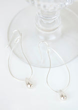 Load image into Gallery viewer, Tear drop wire earrings