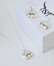 Load image into Gallery viewer, Curved half moon pearl necklace