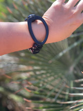 Load image into Gallery viewer, Chunky balck bracelet